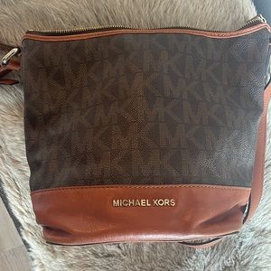 Michael Kors Bedford Messenger Bag